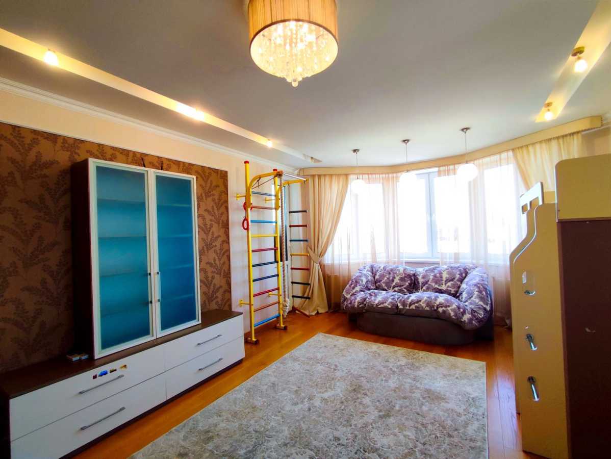 Продажа 3-комнатной квартиры 134 м², Николая Голего ул., 7