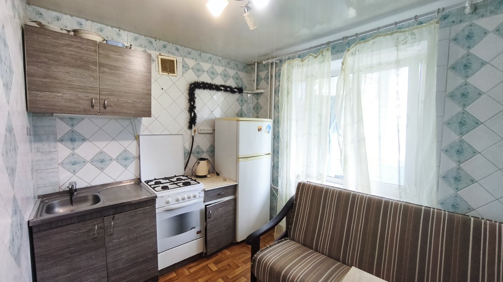 Продаж 1-кімнатної квартири 38 м², Роганська вул.