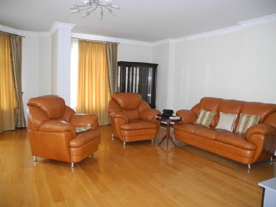 Аренда 3-комнатной квартиры 120 м², Паньковская ул.