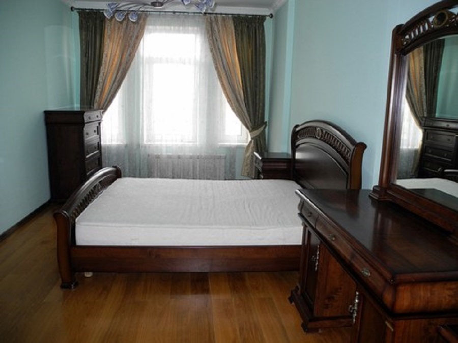 Аренда 3-комнатной квартиры 120 м², Паньковская ул.