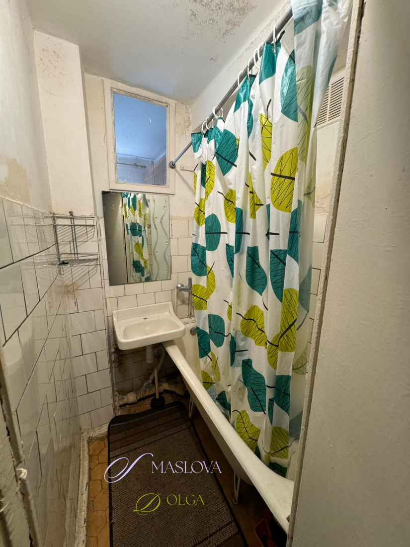 Продаж 2-кімнатної квартири 45 м², Салютна вул., 25