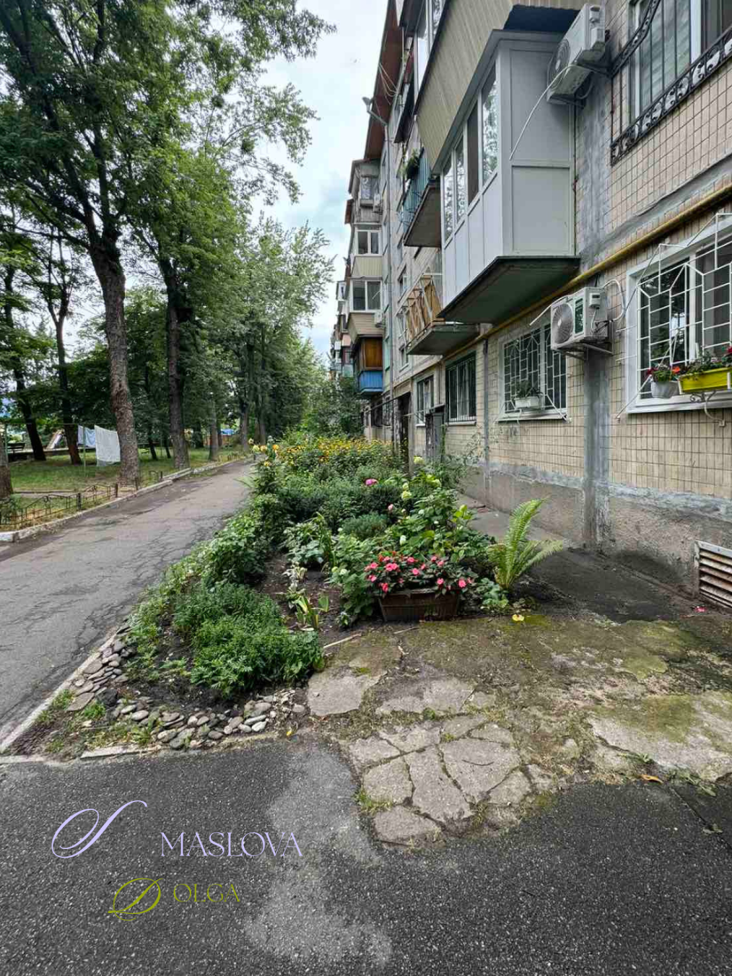 Продаж 2-кімнатної квартири 45 м², Салютна вул., 25