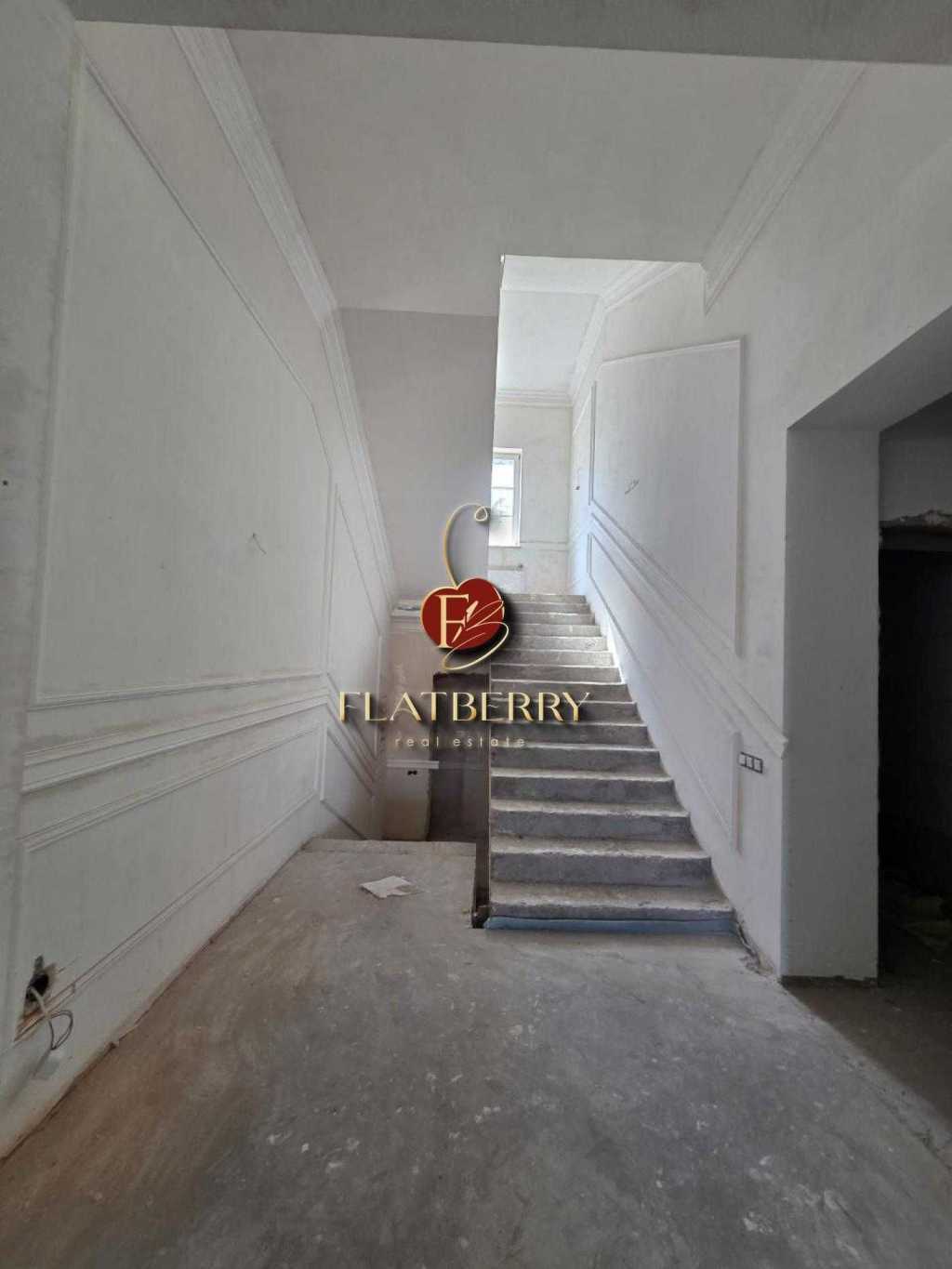 Продаж будинку 658 м², Прорізна вул., 1-3/5