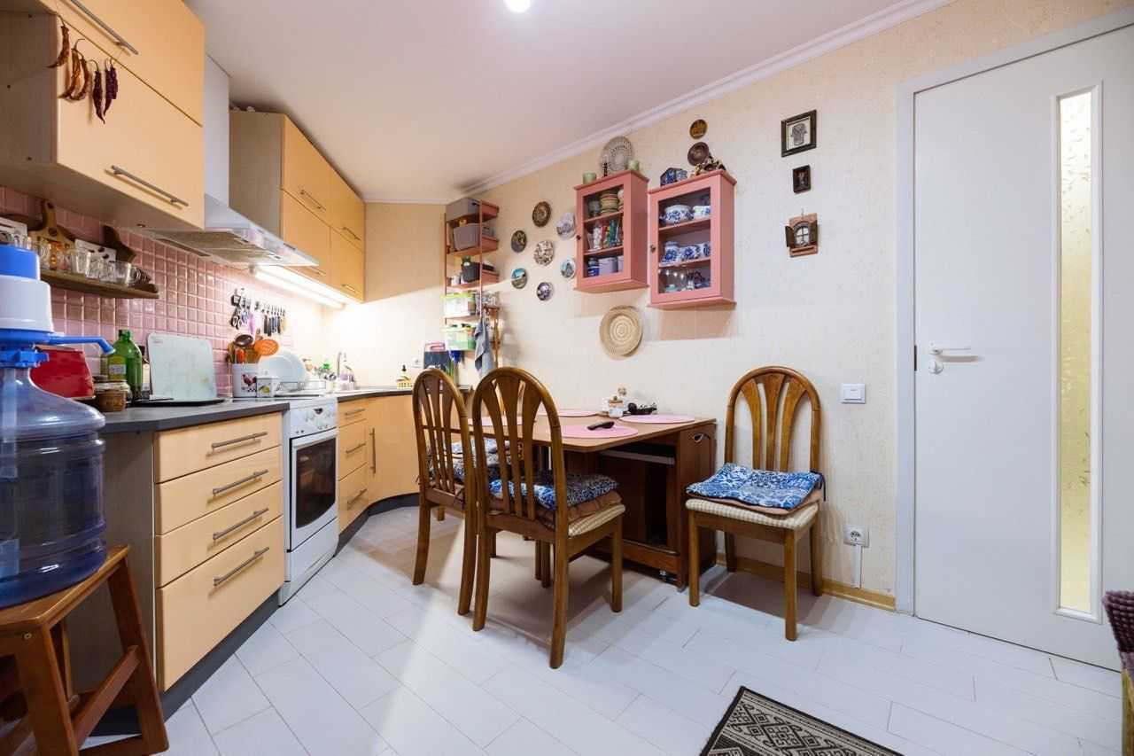 Продаж 2-кімнатної квартири 63 м², Лук`янівська вул., 63