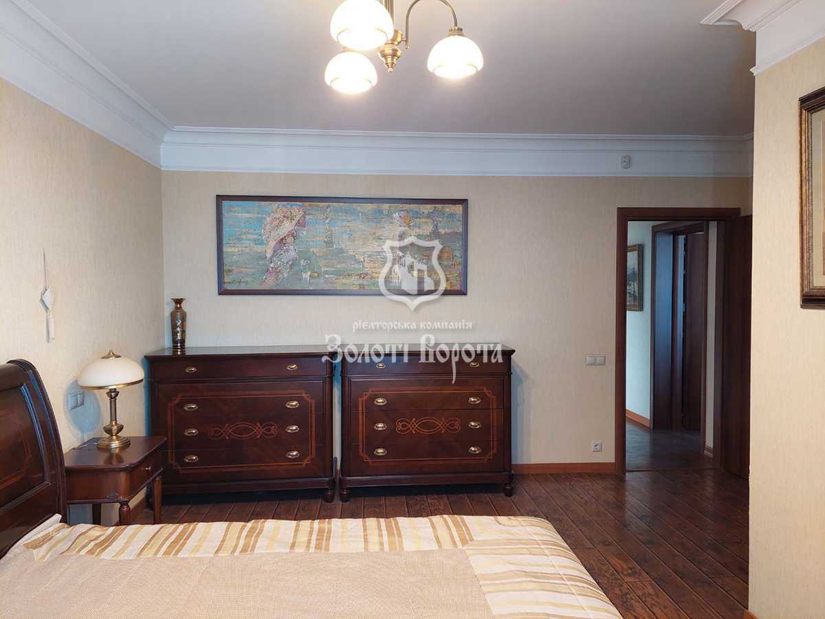 Продажа 5-комнатной квартиры 232 м², Александра Мишуги ул., 2