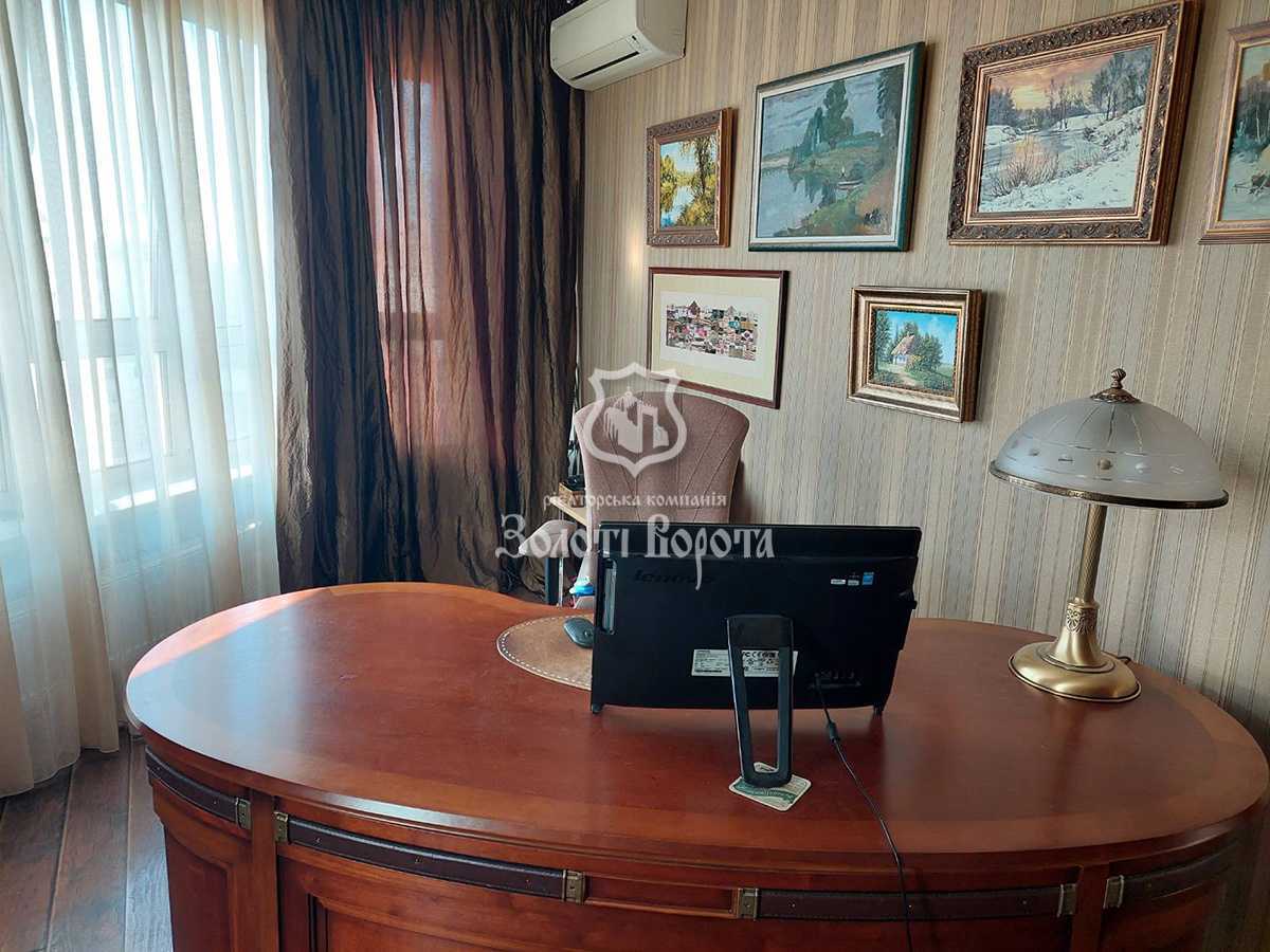 Продажа 5-комнатной квартиры 232 м², Александра Мишуги ул., 2