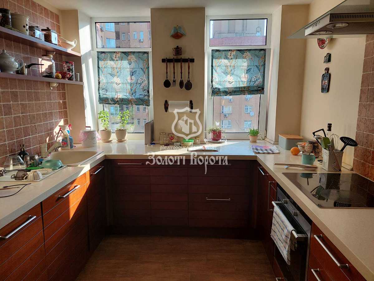 Продажа 5-комнатной квартиры 232 м², Александра Мишуги ул., 2