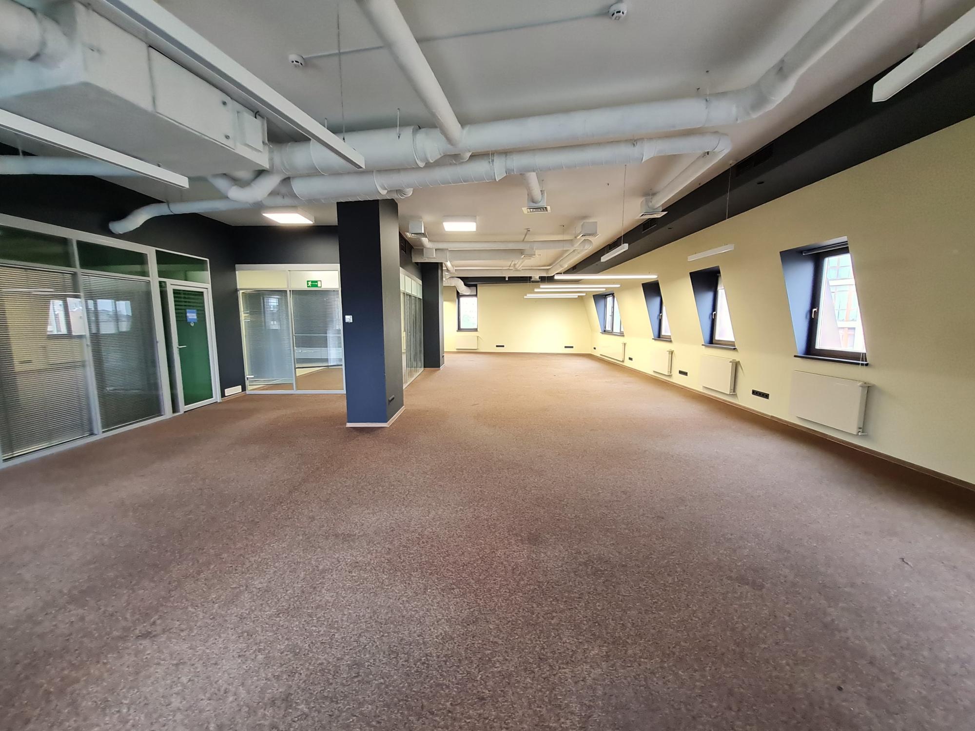 Аренда офиса 220 м², Кирилловская ул., 15