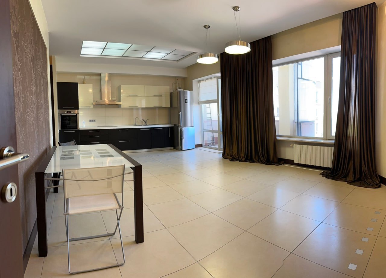 Продаж 3-кімнатної квартири 130 м², Новосельского вул., 69/71