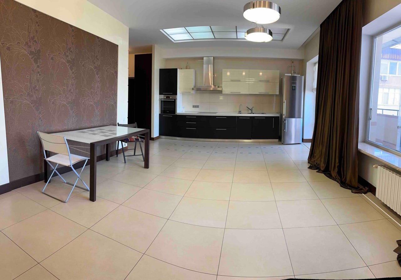 Продаж 3-кімнатної квартири 130 м², Новосельского вул., 69/71