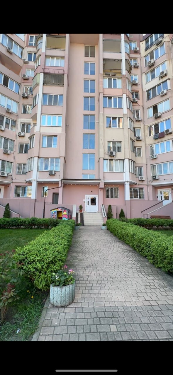 Продаж 3-кімнатної квартири 130 м², Новосельского вул., 69/71