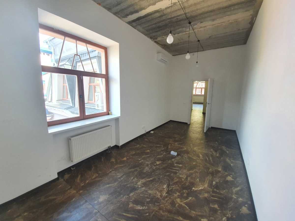 Продажа 3-комнатной квартиры 146 м², Воздвиженская ул., 22