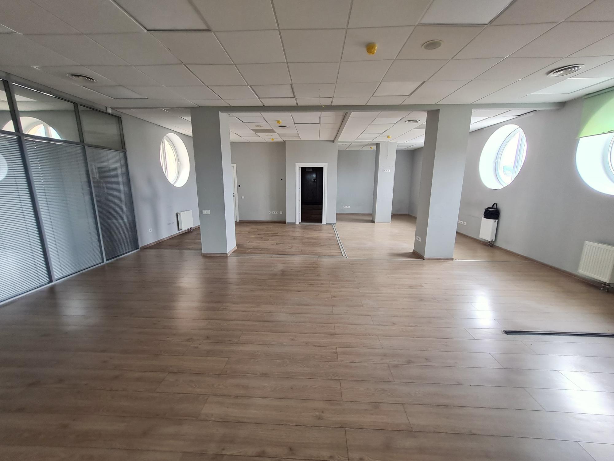Оренда офісу 291 м², Іллінська вул., 8