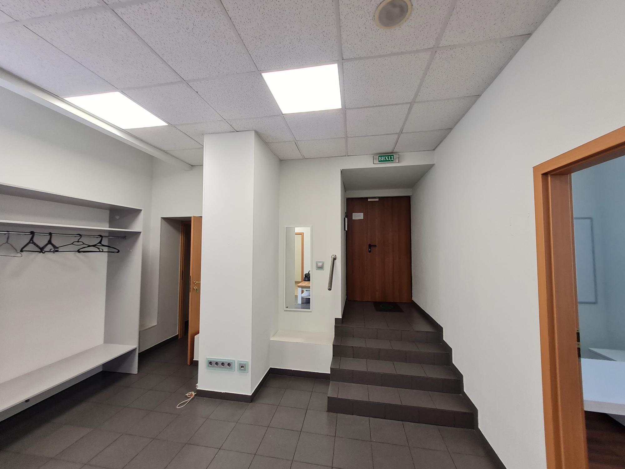 Оренда офісу 299 м², Іллінська вул., 8