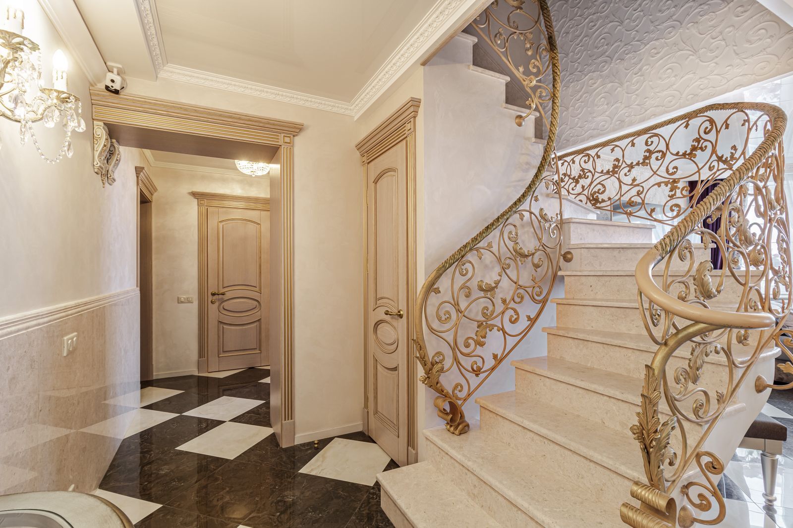 Продажа 5-комнатной квартиры 172 м², Боголюбова ул., 16