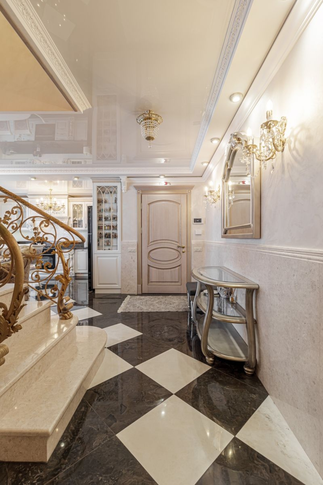 Продажа 5-комнатной квартиры 172 м², Боголюбова ул., 16