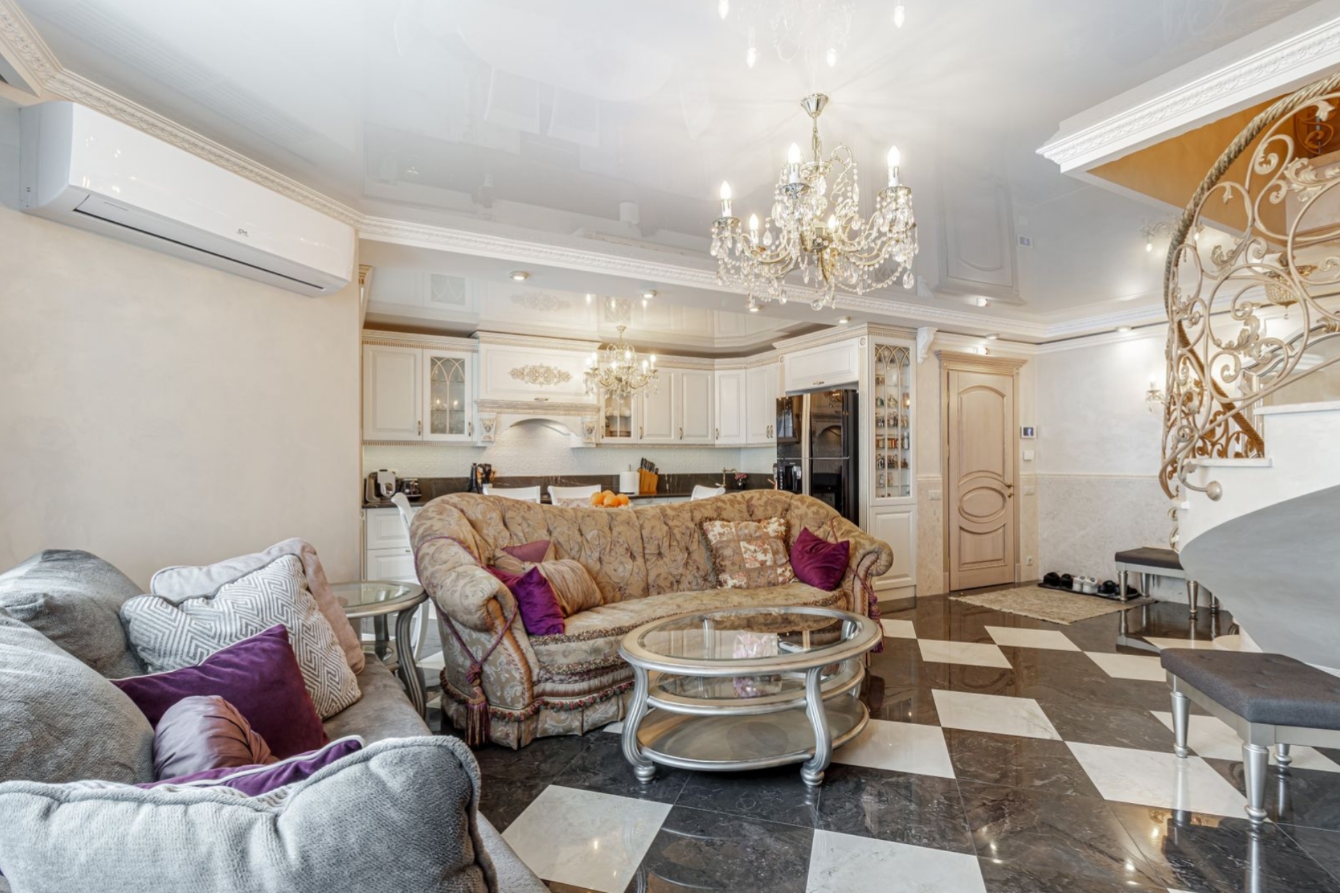 Продажа 5-комнатной квартиры 172 м², Боголюбова ул., 16