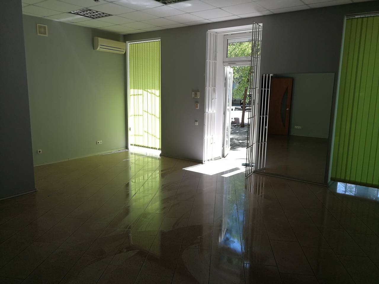 Аренда торгового помещения 36 м², Новосельского ул.