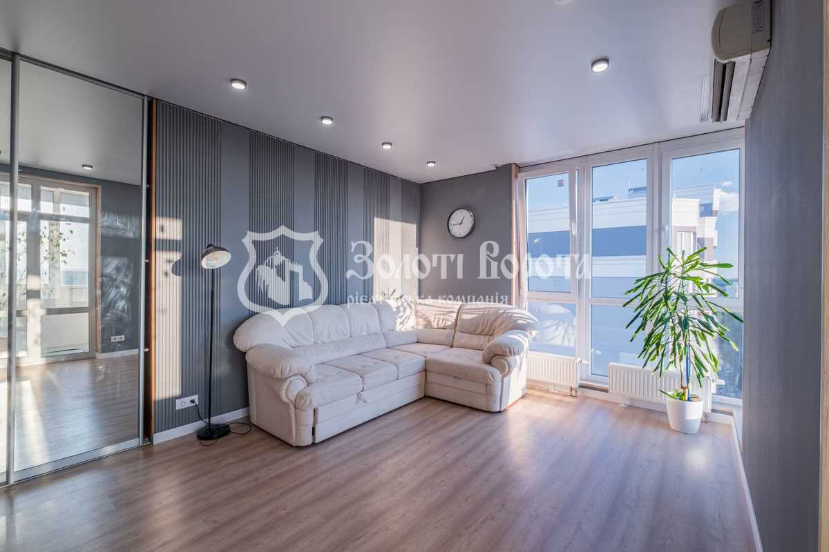 Продажа 3-комнатной квартиры 99.2 м², Соборная ул., 18