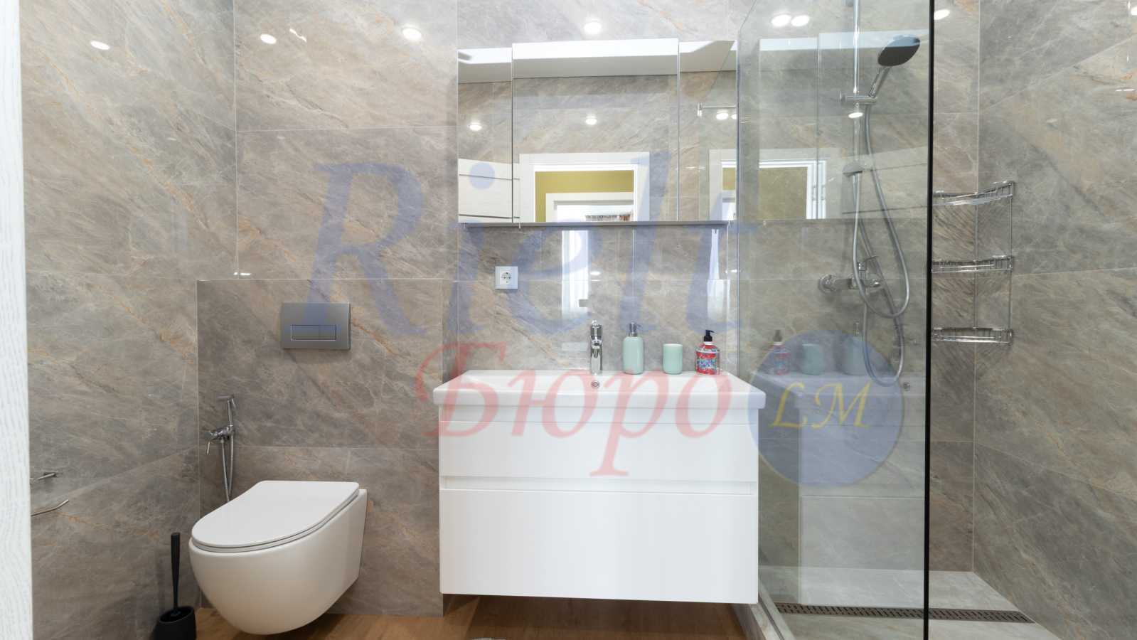 Оренда 3-кімнатної квартири 84 м², Олександра Олеся вул., 5А