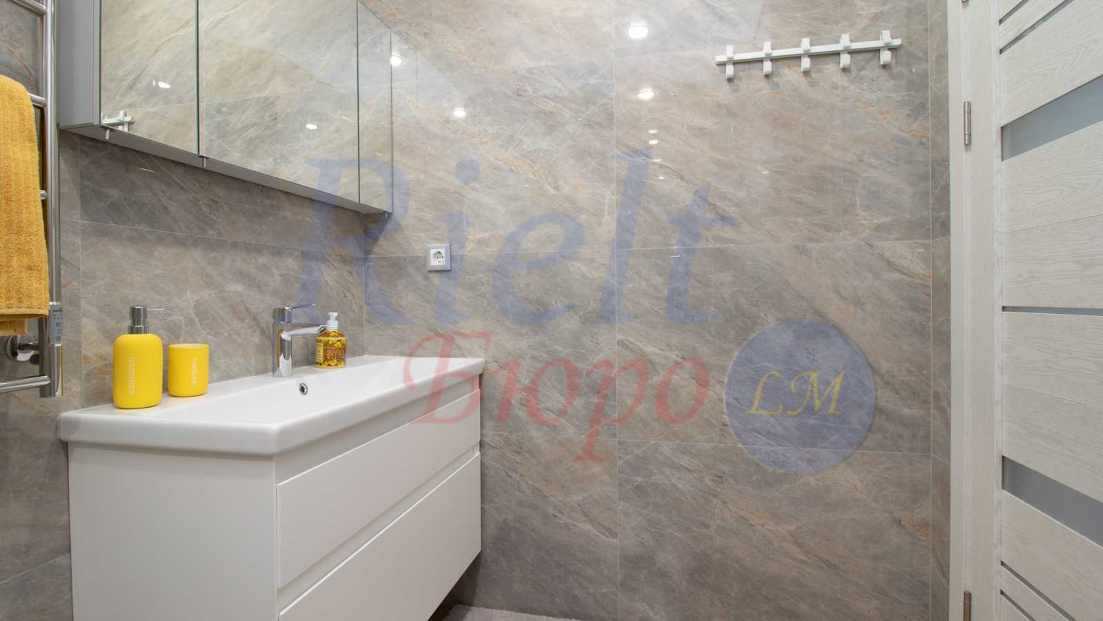 Оренда 2-кімнатної квартири 70 м², Олександра Олеся вул., 5а
