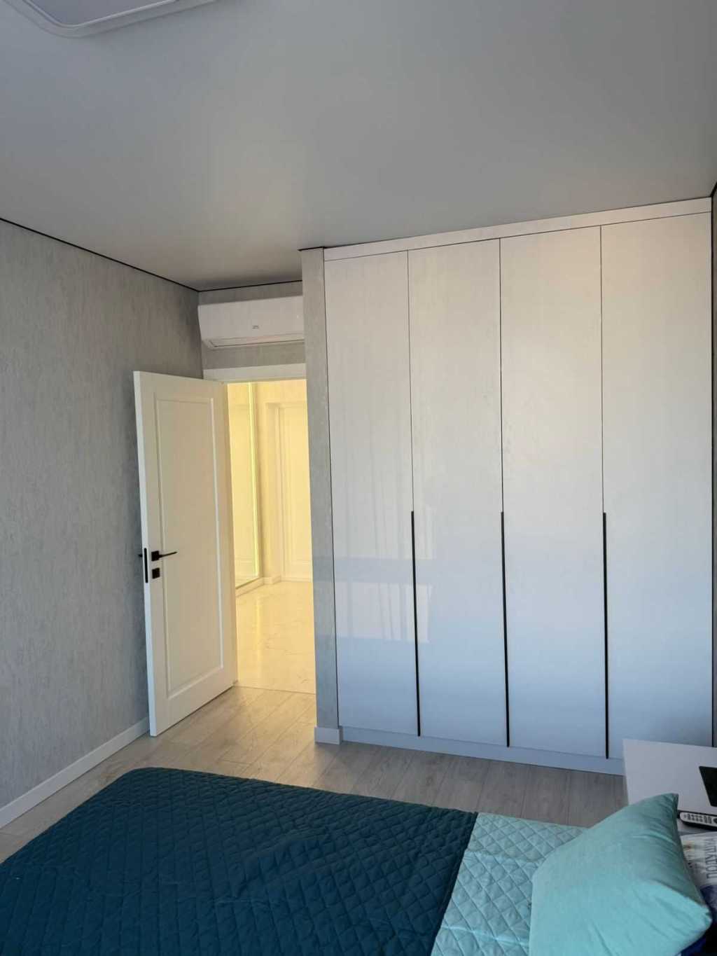 Продаж 1-кімнатної квартири 44 м², Олександра Олеся вул., 9а