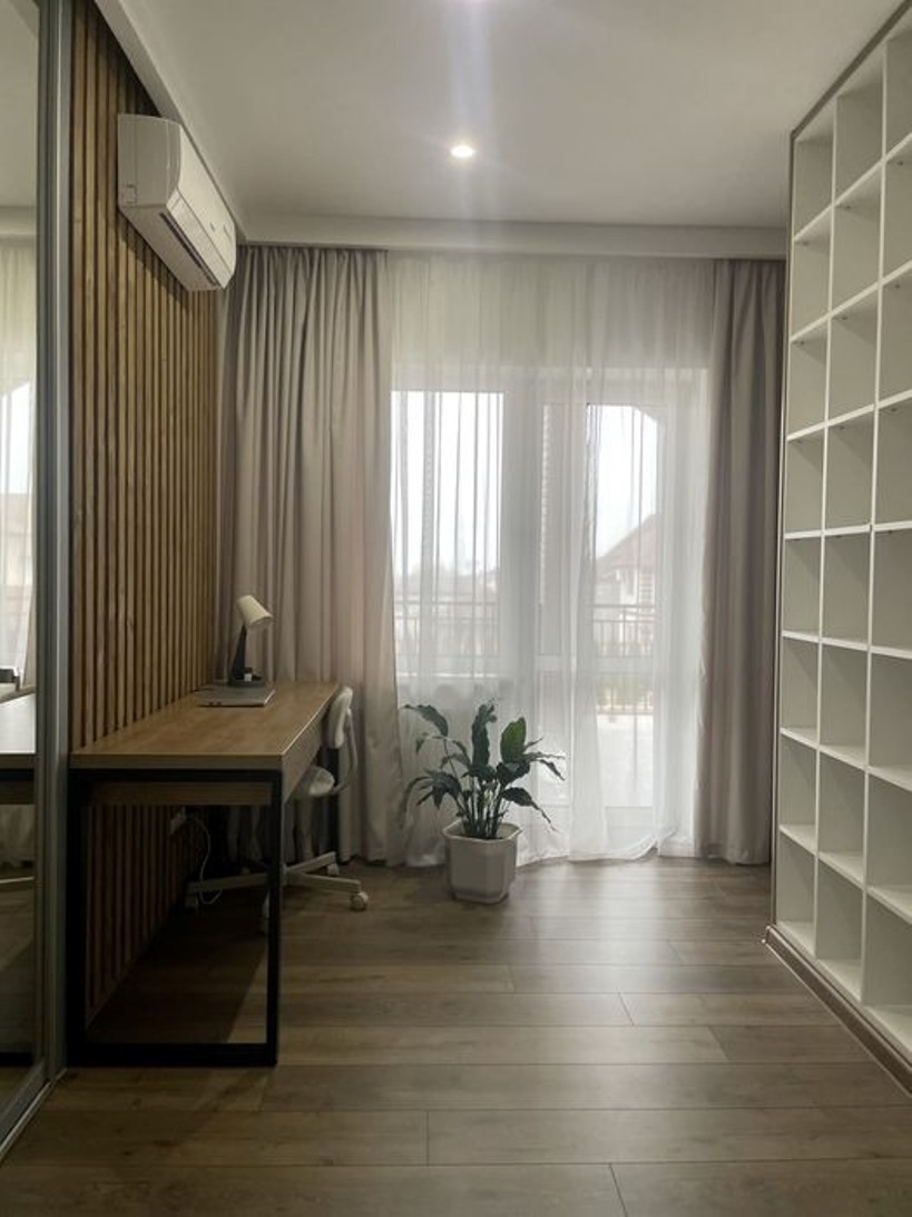 Продаж будинку 200 м²