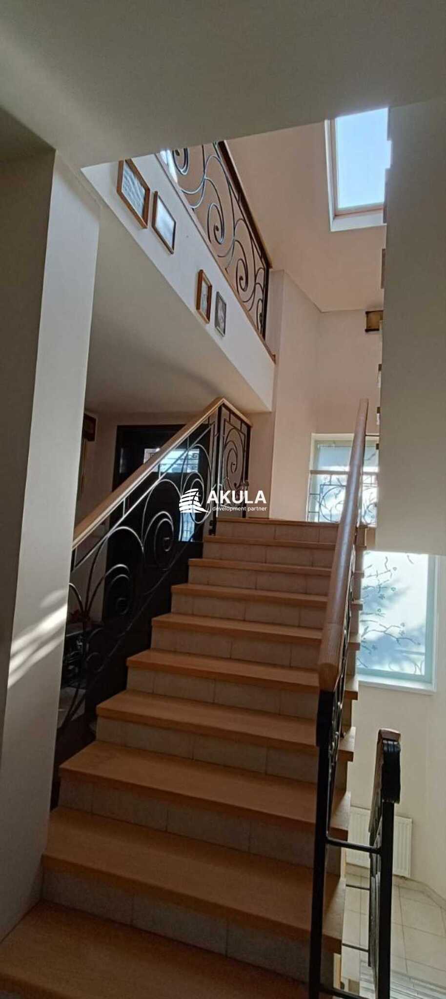 Продажа дома 337 м², Інженерна