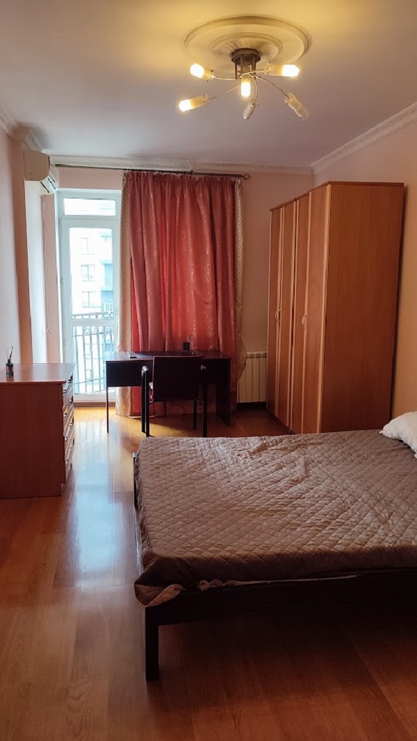 Аренда 3-комнатной квартиры 120 м², Паньковская ул.