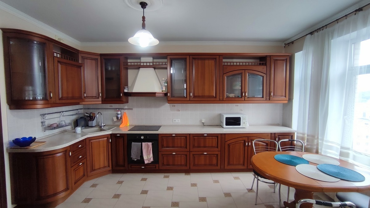 Аренда 3-комнатной квартиры 120 м², Паньковская ул.