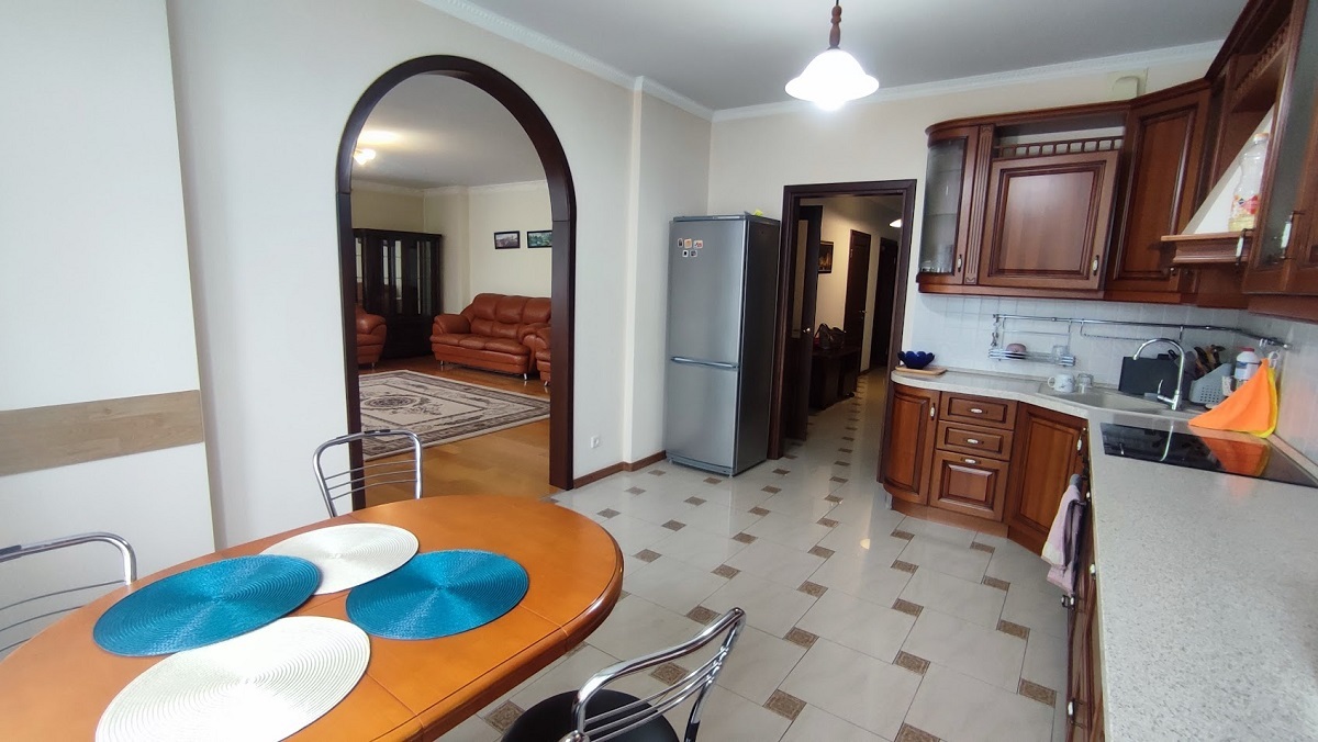 Аренда 3-комнатной квартиры 120 м², Паньковская ул.