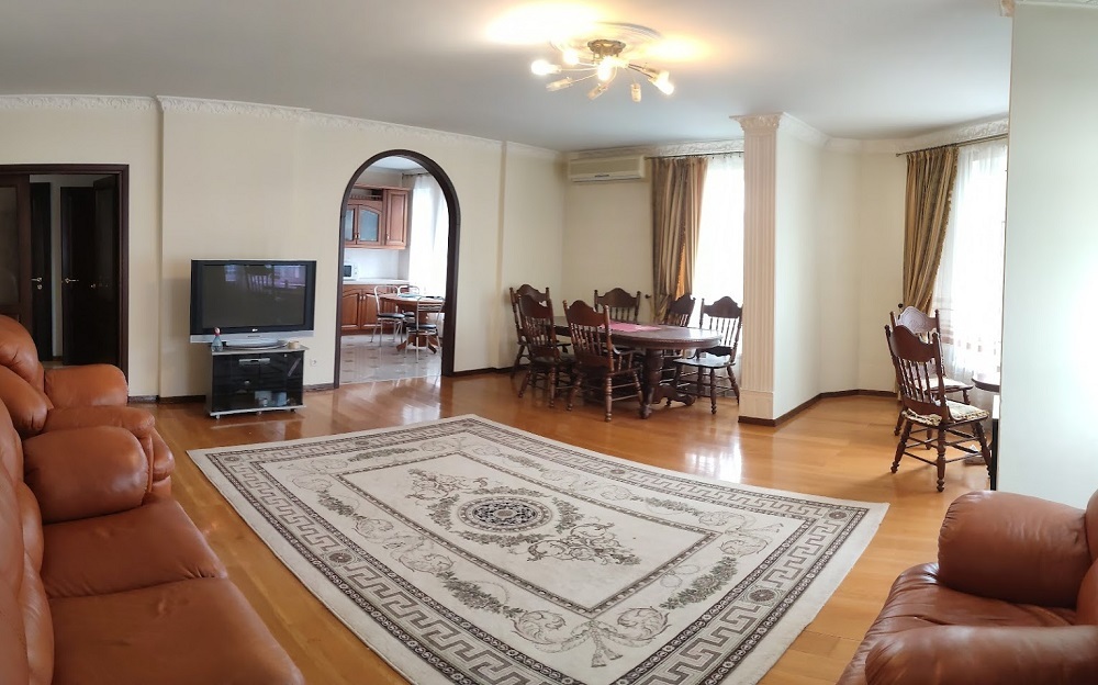 Аренда 3-комнатной квартиры 120 м², Паньковская ул.