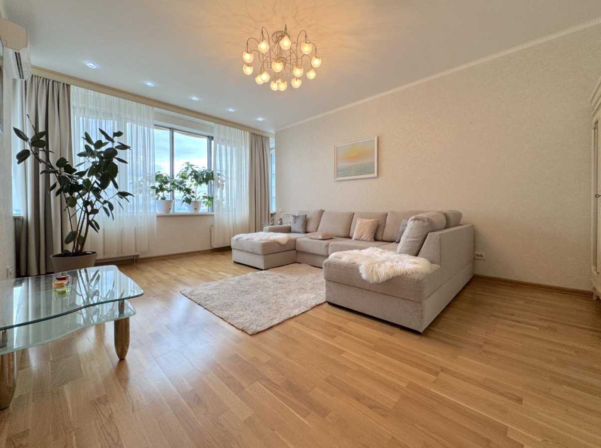 Продажа 3-комнатной квартиры 112 м², Днепровская наб., 14А
