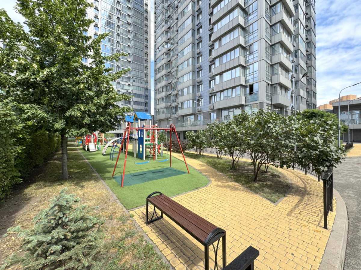 Продажа 3-комнатной квартиры 112 м², Днепровская наб., 14А