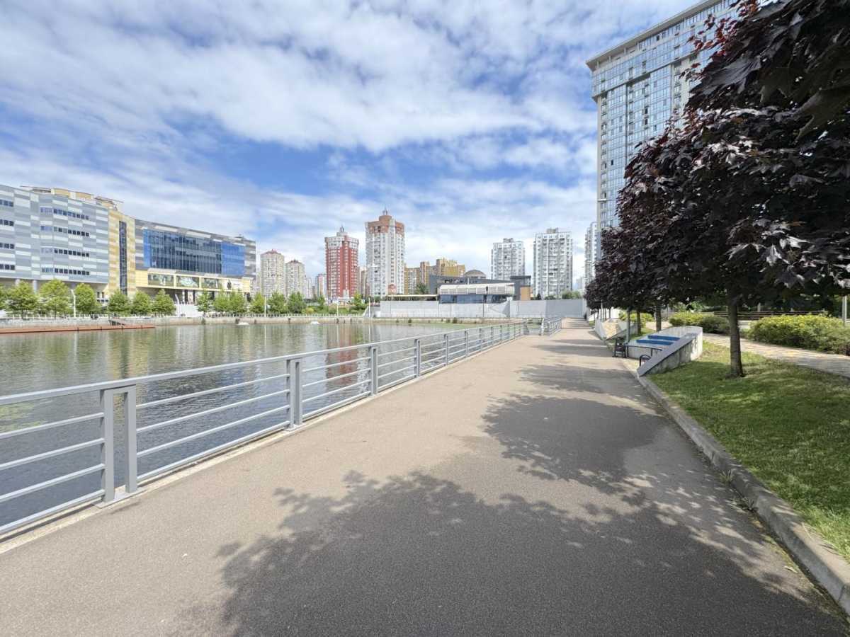 Продажа 3-комнатной квартиры 112 м², Днепровская наб., 14А