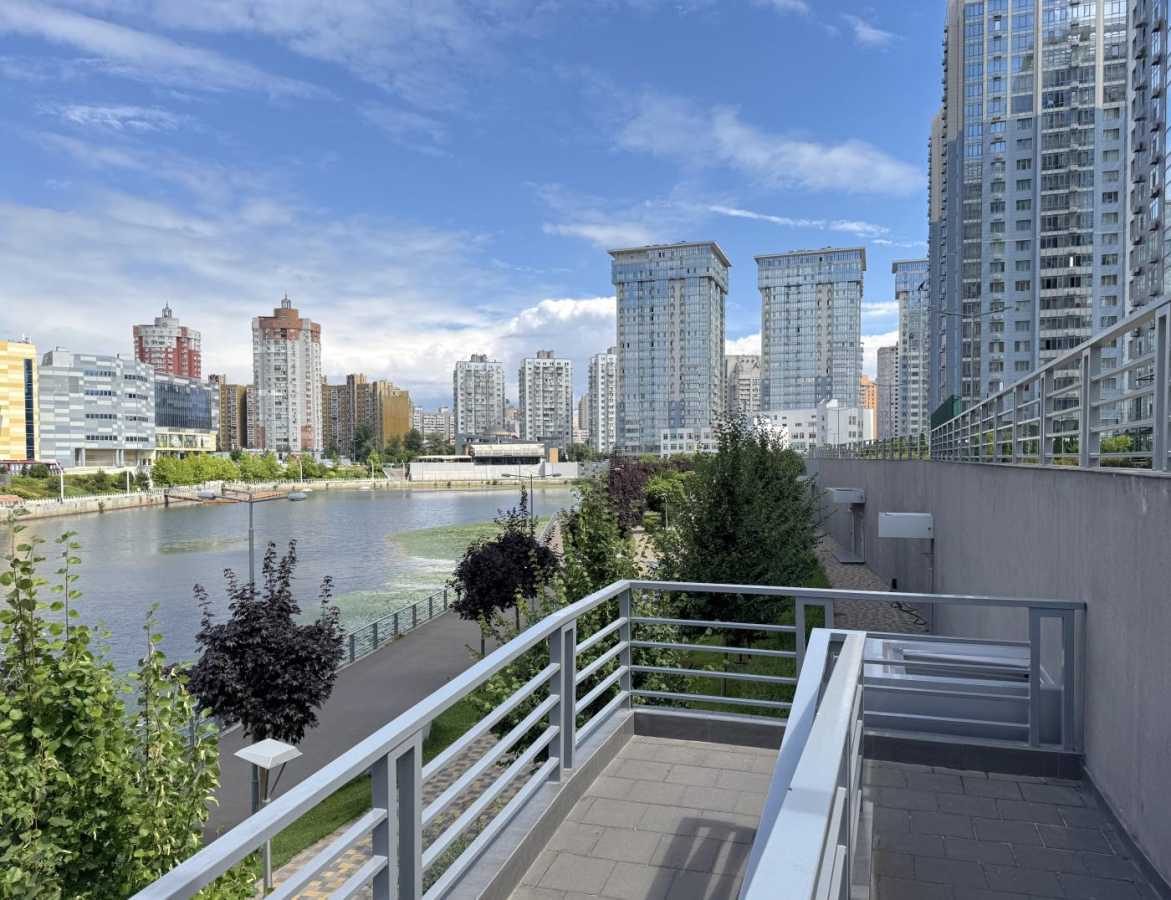 Продажа 3-комнатной квартиры 112 м², Днепровская наб., 14А