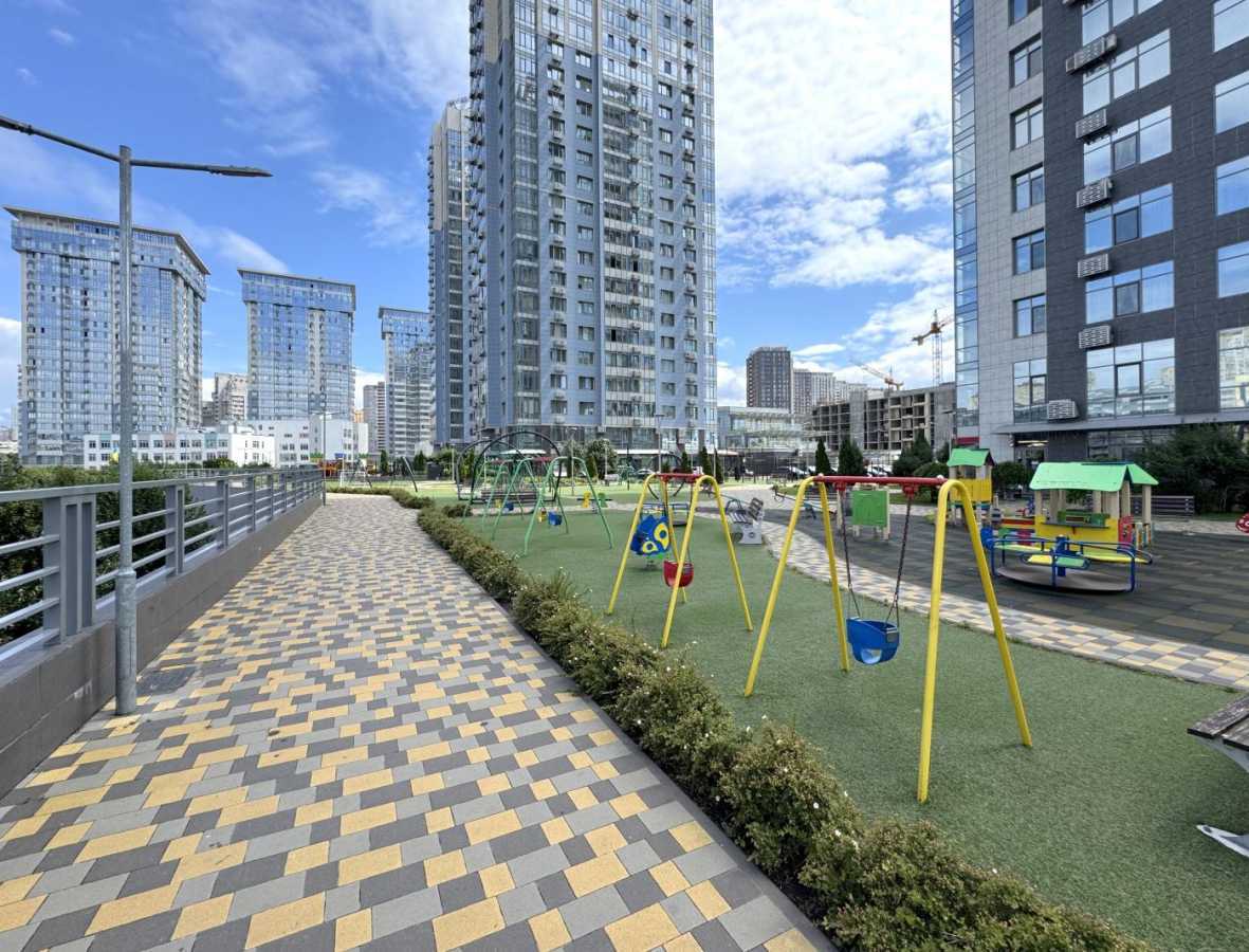 Продажа 3-комнатной квартиры 112 м², Днепровская наб., 14А