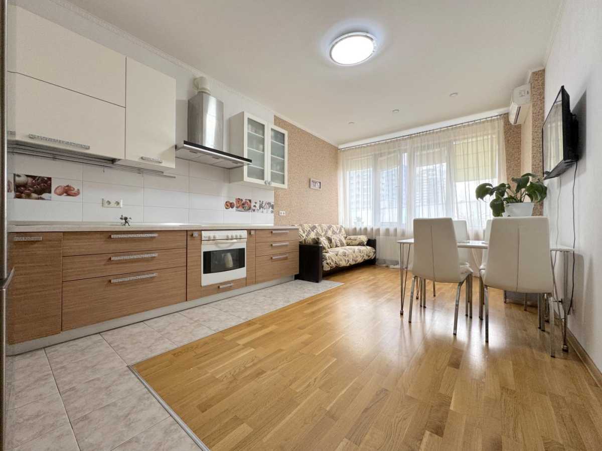 Продажа 3-комнатной квартиры 112 м², Днепровская наб., 14А