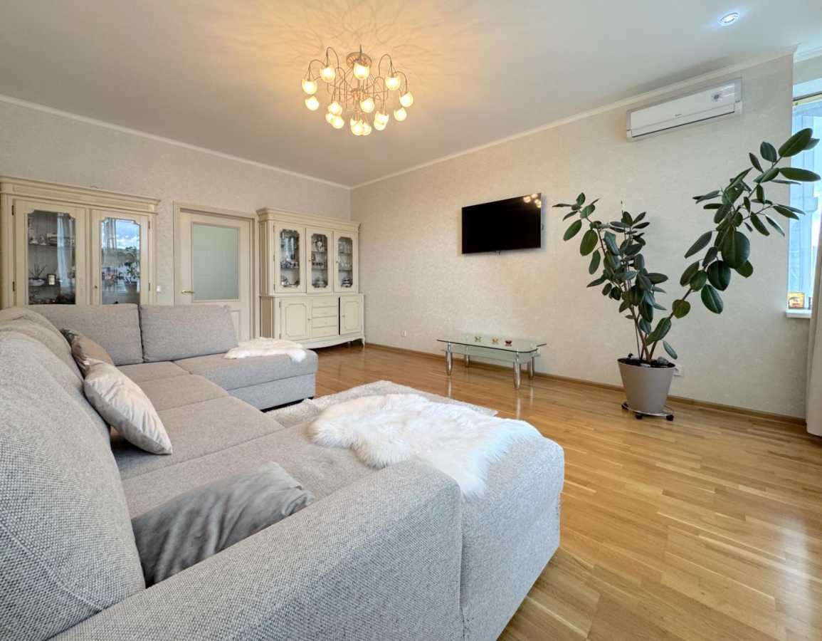 Продажа 3-комнатной квартиры 112 м², Днепровская наб., 14А
