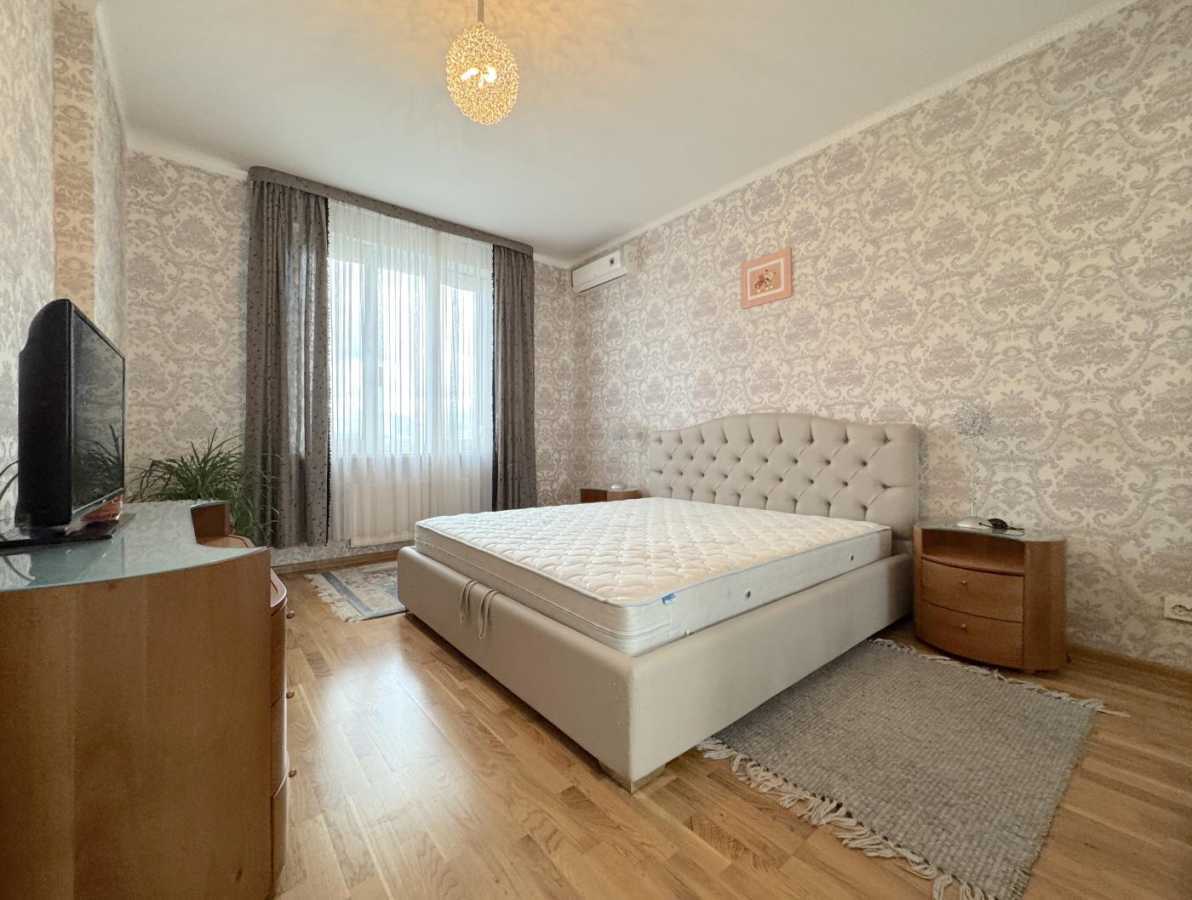 Продажа 3-комнатной квартиры 112 м², Днепровская наб., 14А