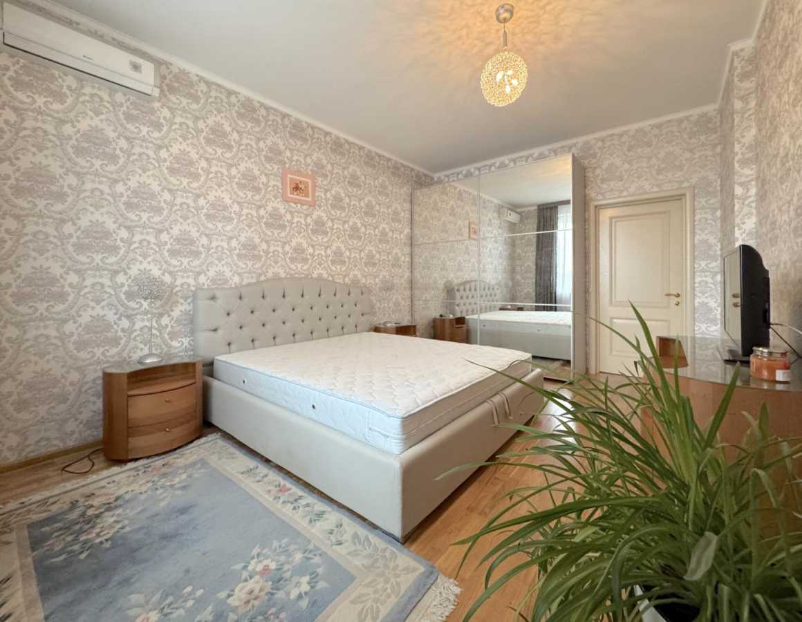 Продажа 3-комнатной квартиры 112 м², Днепровская наб., 14А