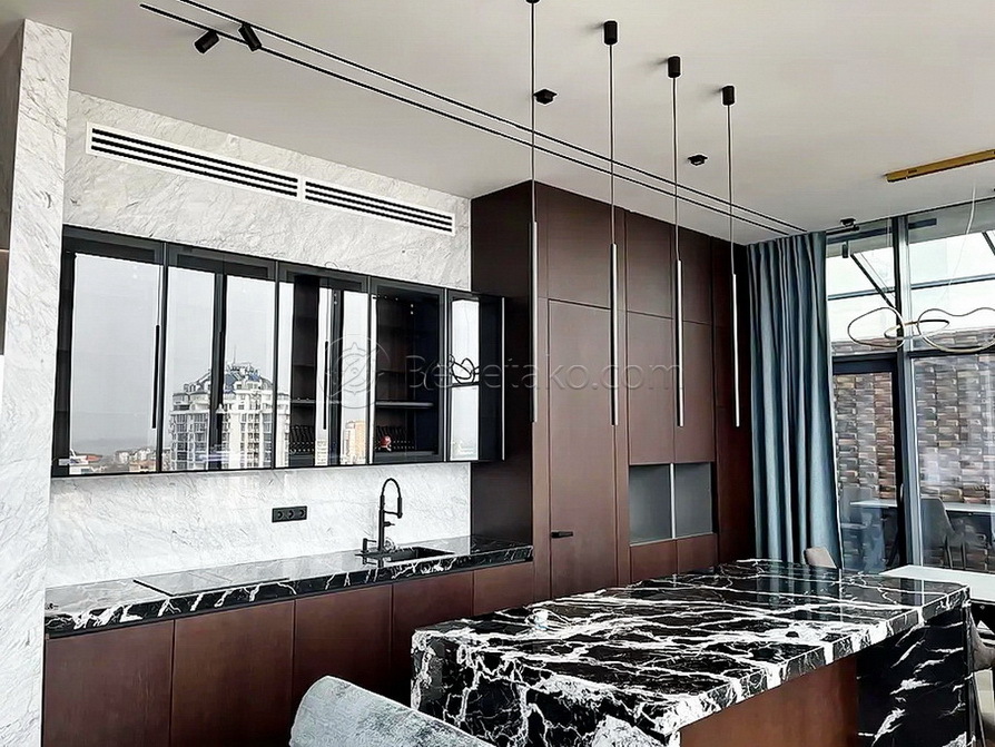 Аренда 5-комнатной квартиры 320 м², Морская ул.