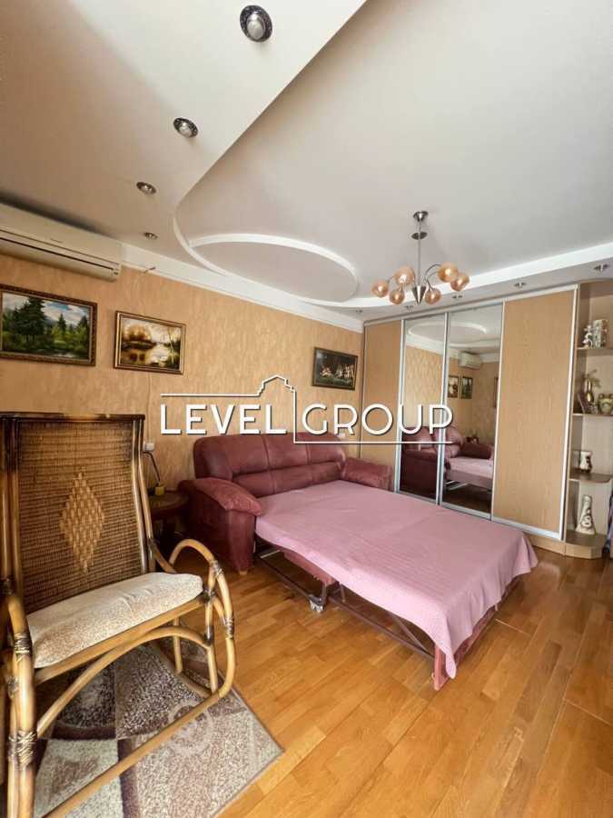 Продажа 2-комнатной квартиры 79 м², Волынская ул., 9А