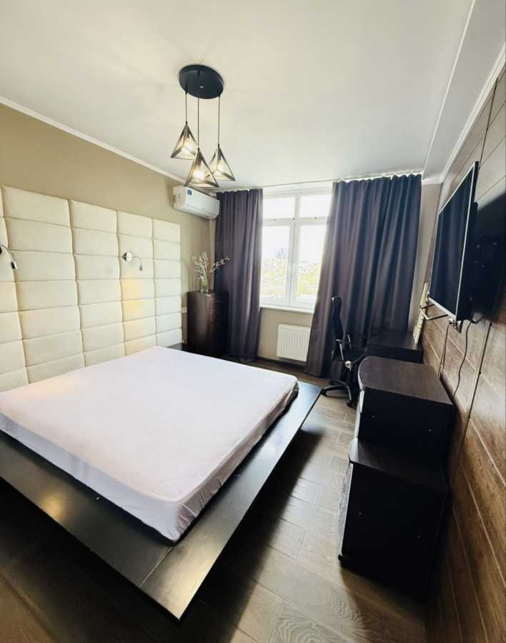 Продаж 2-кімнатної квартири 64 м², Саперно-Слобідська вул., 24