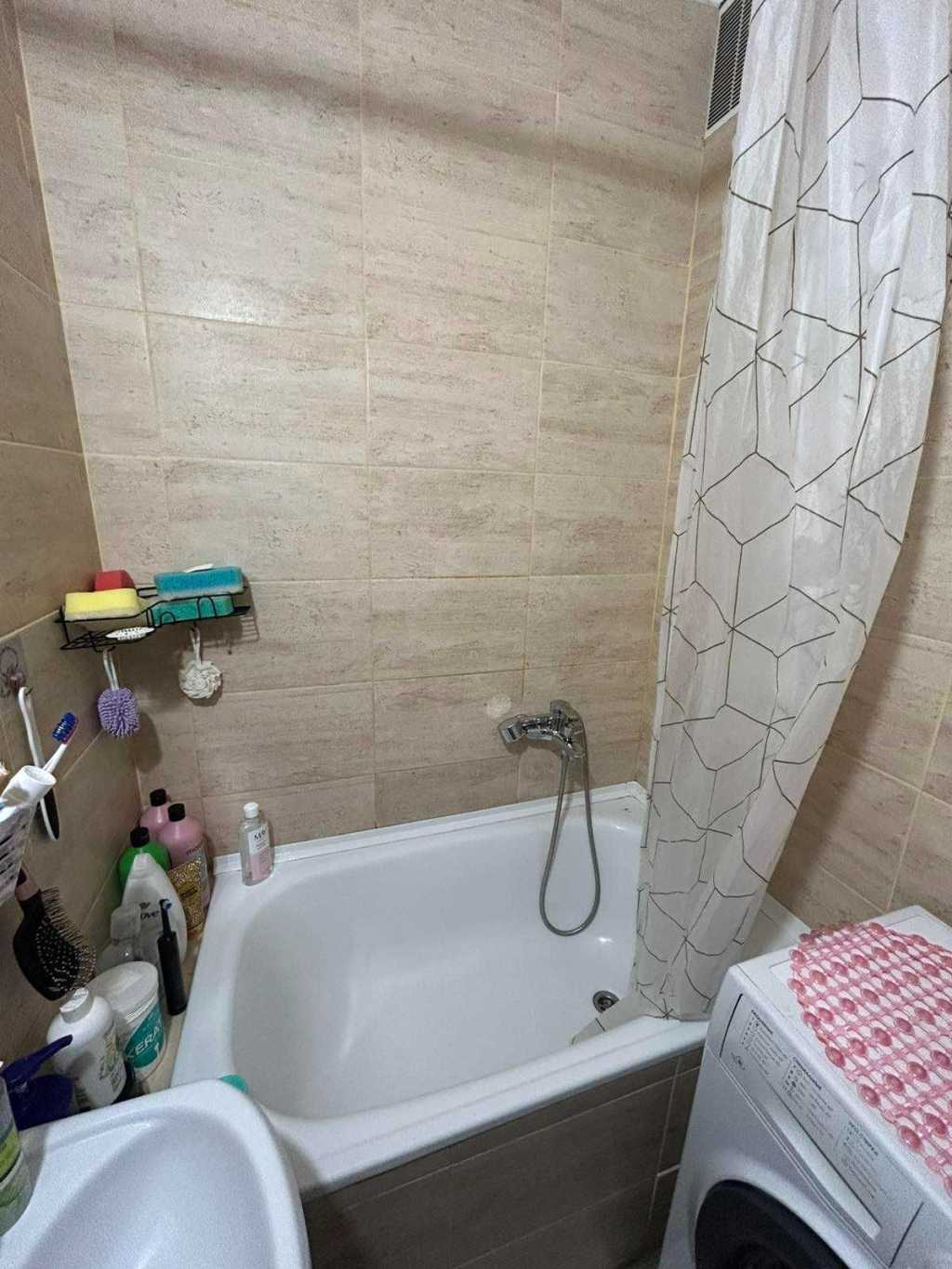 Продаж 3-кімнатної квартири 63 м², В’ячеслава Чорновола вул., 5