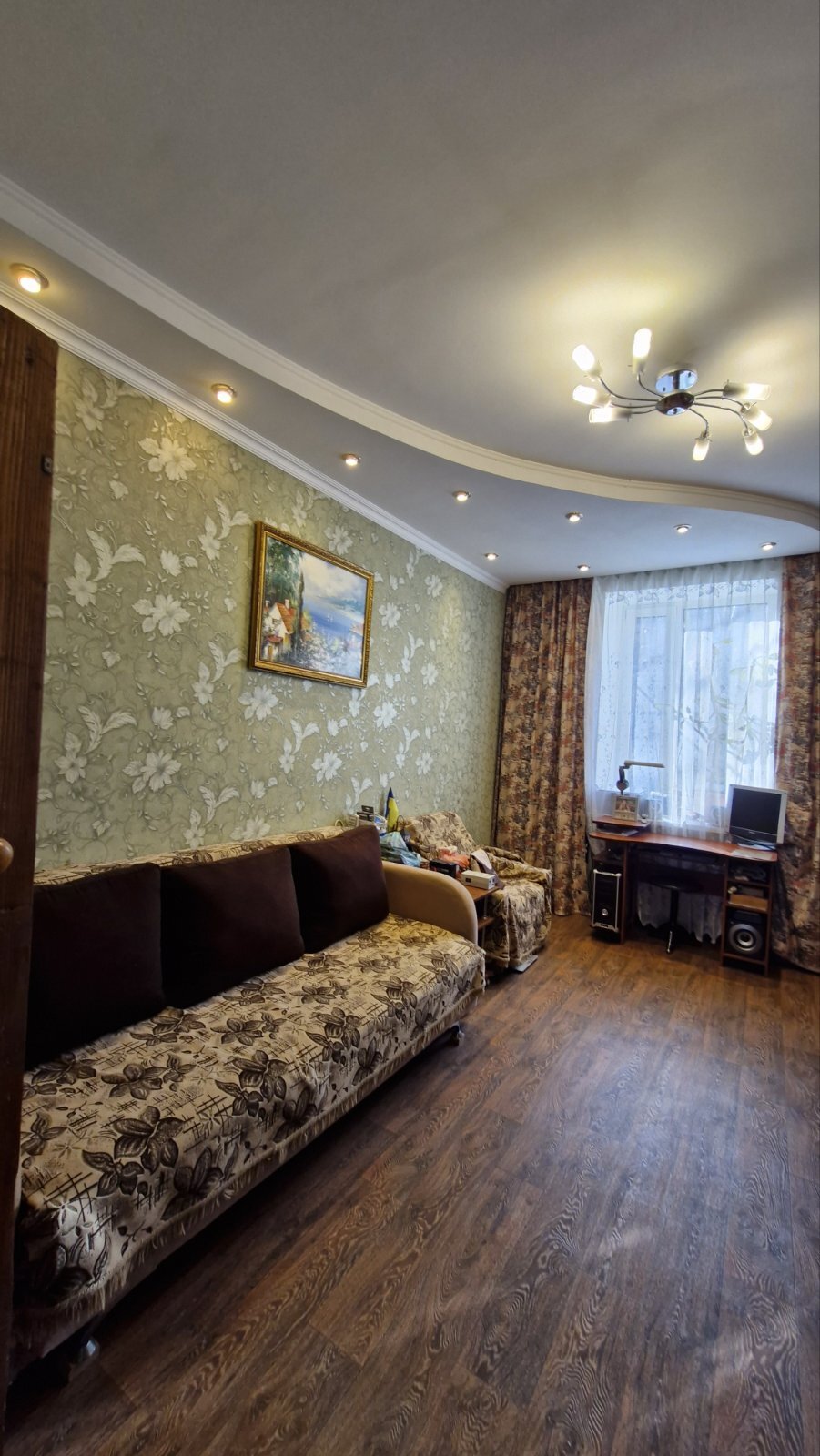 Продаж 2-кімнатної квартири 44 м², Шнеєрсона вул.