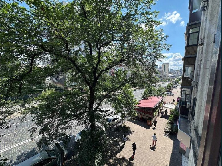 Продаж 4-кімнатної квартири 88 м², Велика Васильківська вул., 42