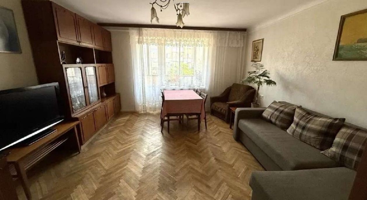 Продаж 4-кімнатної квартири 81 м², Малокитаївська вул., 7