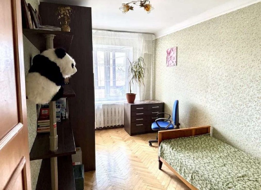 Продаж 4-кімнатної квартири 81 м², Малокитаївська вул., 7