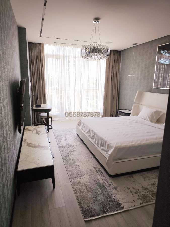 Продажа 4-комнатной квартиры 190 м², Михаила Драгомирова ул., 18а